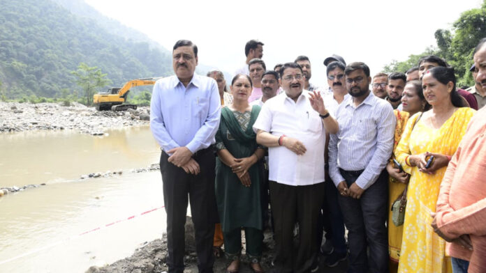 Garhwal-Commissioner Garhwal Commissioner took stock of the disaster-hit areas