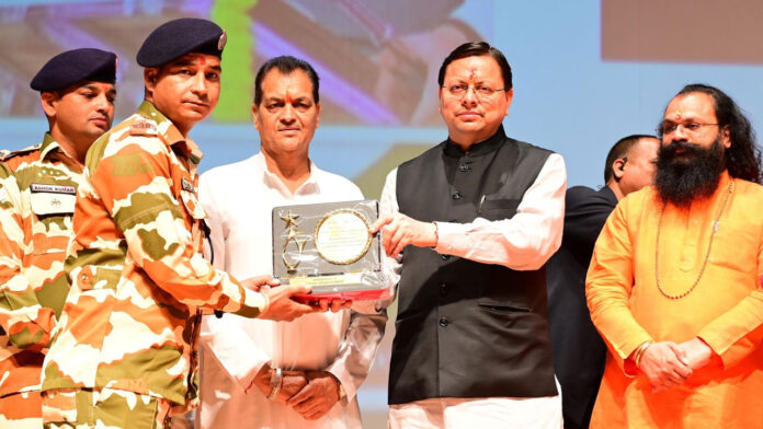 Dhami CM Dhami honored workers who helped in disaster