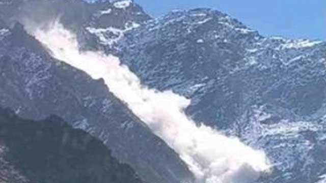 Glacier Glacier breaks near Kanchan Ganga in Badrinath Dham