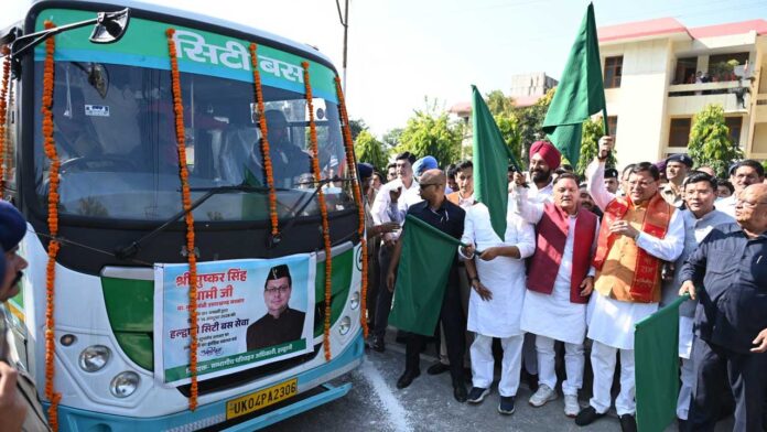 CM Dhami gave the gift of six new city buses