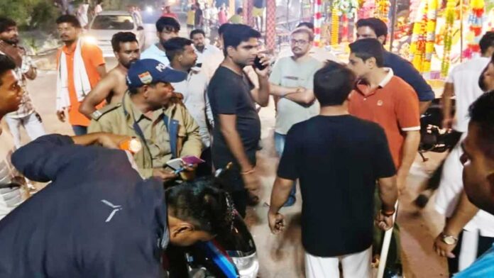 Two groups clashed over bursting of firecrackers