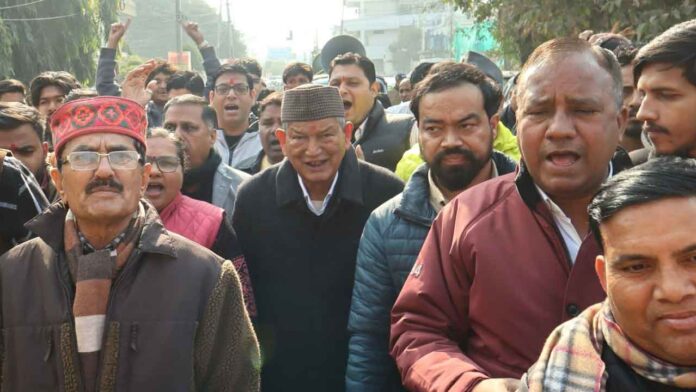 Former CM Harish Rawat roared outside BJP state headquarters
