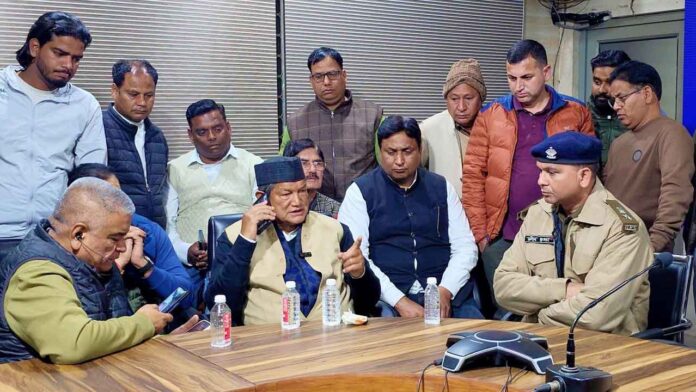 Harda roared at the police station to file an FIR