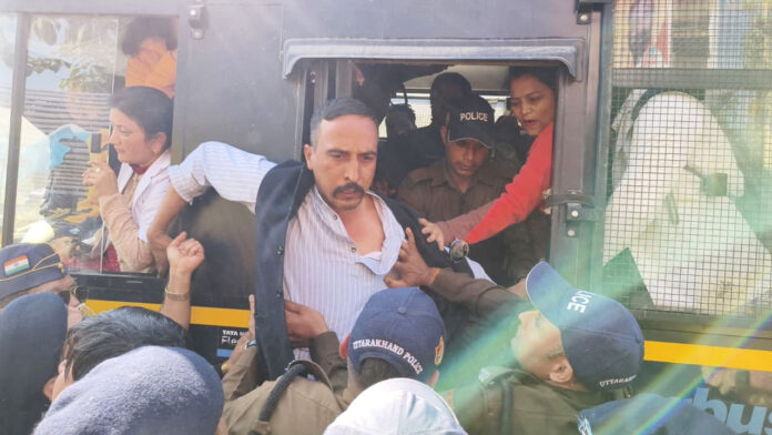 Nursing-to-cm Unemployed nursing officers march to CM residence