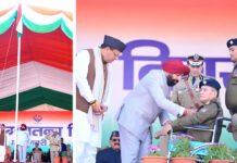 राज्यपाल ने राष्ट्रीय ध्वज फहराया और भव्य परेड की सलामी ली Governor Gurmeet Singh hoisted national flag