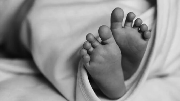 Baby-girl Mother strangles 22 day old girl to death
