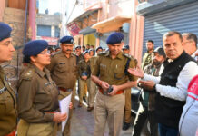 देहरादून युवती हत्याकांड: पीड़ित परिवार से मिलीं एसपी मुख्यालय, निष्पक्ष जांच का दिए आश्वासन Gunjan murder case