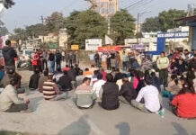 प्रारंभिक शिक्षा निदेशक मारपीट प्रकरण, विधायक की गिरफ्तारी को लेकर निदेशालय पर प्रदर्शन Director of Primary Education assault case