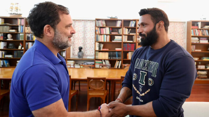 Rahul-and-Deepak Rahul Gandhi will take membership of Deepak's gym
