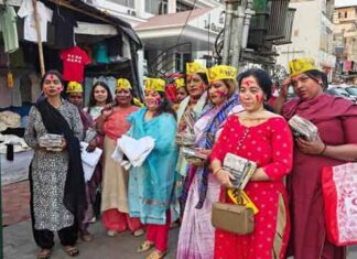 निजी फाउंडेशन ने किन्नर समाज के साथ किया होली मिलन कार्यक्रम Holi Milan program organized with the transgender community