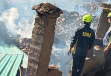 भीषण अग्निकांड में छह भवन सहित अन्न भंडार जलकर राख Grain Store and Six Buildings Reduced to Ashes in Massive Fire