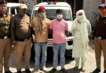 घर में चलाए जा रहे जिस्मफरोशी के धंधे का भंडाफोड़, महिला सहित तीन गिरफ्तार Flesh trade racket operating from a home busted