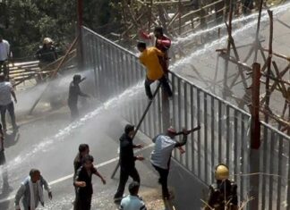 यूकेडी ने भराड़ीसैंण में किया उग्र प्रदर्शन, कई गिरफ्तार UKD staged a violent protest in Bhararisain