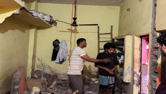 gas-cylinder Four people suffer burns after gas cylinder explodes