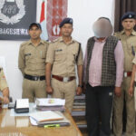 जिलेटिन की 104 छड़ों के साथ एक गिरफ्तार One arrested with 104 gelatin sticks