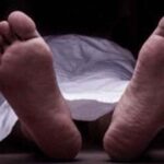 खेत में मिला युवक का खून से सना शव Blood-stained body of a young man found in a field