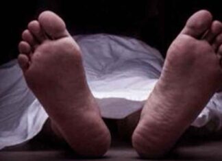 खेत में मिला युवक का खून से सना शव Blood-stained body of a young man found in a field