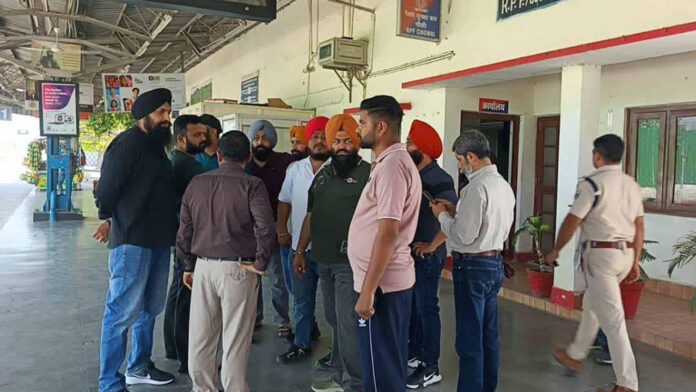 Robbery Robbery of ₹7 Lakhs at Gunpoint on Sampark Kranti Train