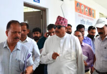 पुलिस कंट्रोल रूम में वायरलेस सेट न होने पर मंत्री खफा Minister upset over absence of wireless set in police control room