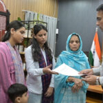 असहाय विधवा को बड़ी राहत: डीएम ने माफ कराया बैंक ऋण, बच्चों की शिक्षा का भी उठाया जिम्मा DM Gets Widow Bank Loan Waived