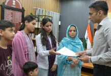 असहाय विधवा को बड़ी राहत: डीएम ने माफ कराया बैंक ऋण, बच्चों की शिक्षा का भी उठाया जिम्मा DM Gets Widow Bank Loan Waived