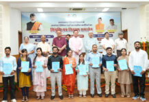 मुख्यमंत्री धामी ने चयनित 483 अभ्यर्थियों को नियुक्ति पत्र प्रदान किए CM Dhami handed over appointment letters