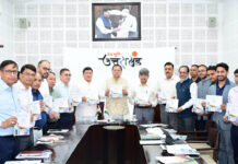 सीएम धामी ने किया ‘सौर जागरूकता स्मारिका पुस्तिका’ का विमोचन CM Dhami Releases ‘Solar Awareness Booklet’