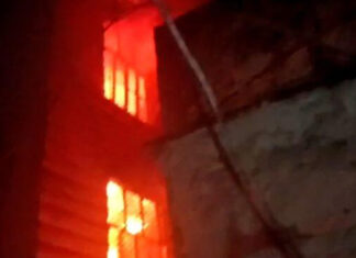 गिफ्ट सेंटर के गोदाम में लगी भीषण आग, भारी नुकसान की आशंका Massive Fire Breaks Out in Gift Center Warehouse