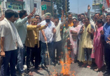 पेट्रोल-डीजल कीमतों में बढ़ोतरी पर कांग्रेस का हल्ला बोल Congress attacks hike in petrol and diesel prices