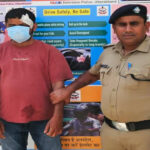 पुरानी रंजिश में एक युवक ने महिला और उसके बेटे पर चाकू से वार कर किया घायल Young man attacked woman and her son with a knife