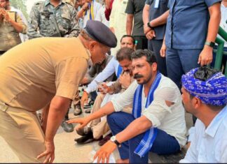 केतन हत्याकांड में टिहरी जा रहे सांसद चंद्रशेखर और विधायक उमेश को पुलिस ने रोका Police stop MP Chandrashekhar Azad