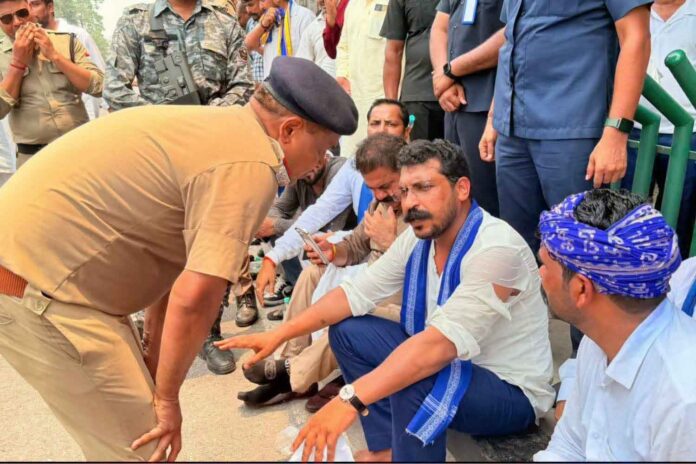 Police stop MP Chandrashekhar Azad