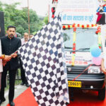 डीएम ने रवाना किया मतदाता जागरूकता रथ DM flagged off the voter awareness chariot