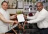 मुख्य निर्वाचन अधिकारी ने मुख्यमंत्री को सौंपा गणना फॉर्म Chief Electoral Officer handed over counting form to CM Dhami