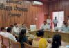 जनसमस्याओं को लेकर अधिकारियों को घेरा Officials surrounded regarding public problems