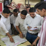 मंत्री ने मारा नगर पालिका में मारा छापा, गायब मिले कई अधिकारी व कर्मचारी Minister conducted a surprise inspection of municipality