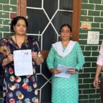 एसआईआर अभियान : 1882 मतदेय स्थलों पर घर-घर पहुंच रहे बीएलओ BLOs are reaching out door-to-door across 1882 polling stations