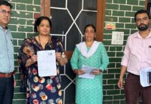 एसआईआर अभियान : 1882 मतदेय स्थलों पर घर-घर पहुंच रहे बीएलओ BLOs are reaching out door-to-door across 1882 polling stations