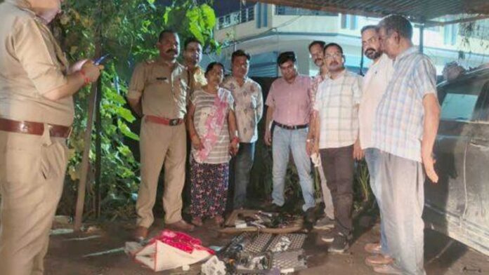 Cache of weapons and cartridges seized from car