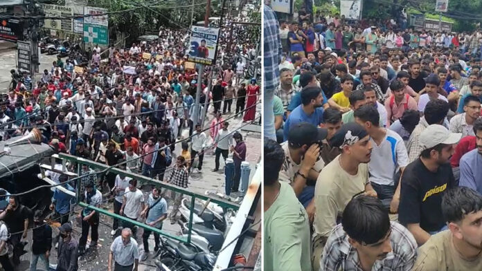 Berojgar-Sangh The youth raised a spirited call