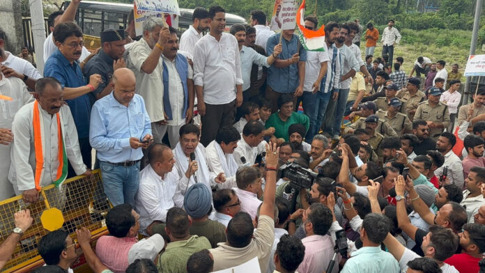 Congress Congress attacks UTU paper leak
