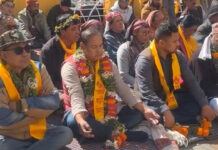 बदरीनाथ धाम में कथित चढ़ावा चोरी के खिलाफ विधायक बुटोला का मौन व्रत MLA Butola vow of silence