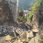 भरभराकर गिरी सरकारी अस्पताल की दीवार, डॉक्टर की मौत Government hospital wall collapses