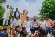 ‘शुद्धिकरण’ के विरोध में प्रदर्शन कर रहे कांग्रेसी गिरफ्तार Congress members protesting against ‘purification’ arrested
