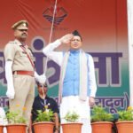 मुख्यमंत्री धामी ने स्वतंत्रता संग्राम सेनानियों के परिजनों को सम्मानित किया CM Dhami honored family members of freedom fighters