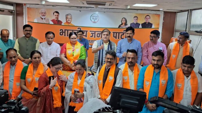 City independent mayor and 10 councillors join BJP