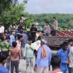 अवैध खनन के दौरान हुए हादसे में ट्रैक्टर चालक की मौत Tractor driver dies in accident during illegal mining