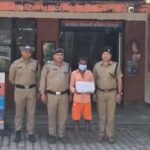 ठेले वाला निकला चोर, लाखों के जेवरात व नगदी के साथ गिरफ्तार Pushcart vendor turned out to be a thief