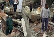 एक रात की बारिश में उजड़ गया आशियाना A single night rain destroyed the home